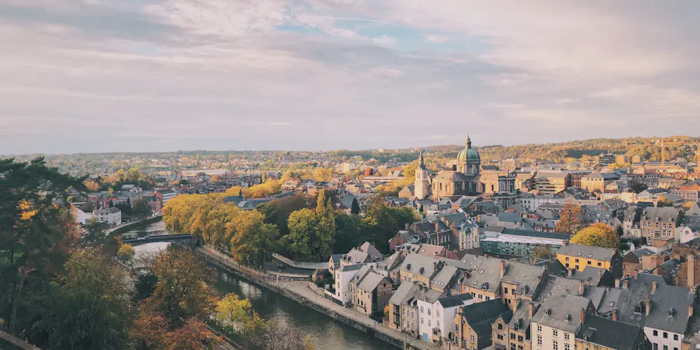Vue d'une ville de la province de Namur